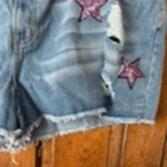 Forever 21+ Light Rinse Distressed Shorts w/Pink Sequined Stars Size 18 - Picture 5 of 10